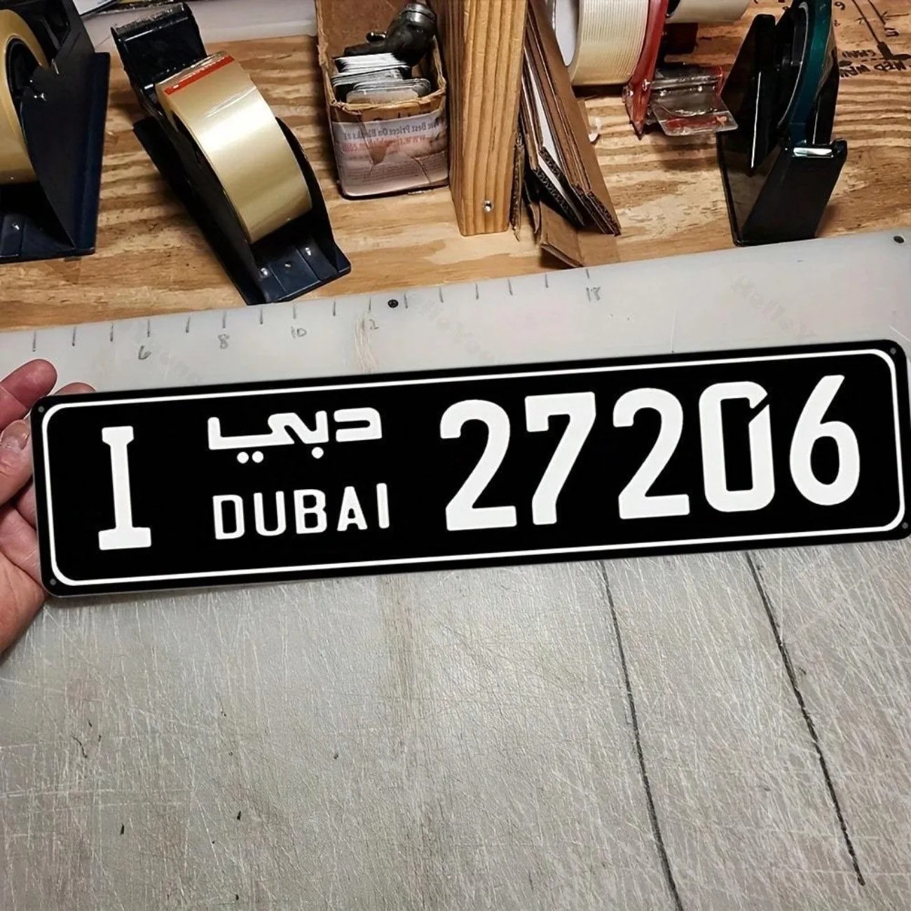 Car Accessories Dubai - Insegna stradale in alluminio inciso a