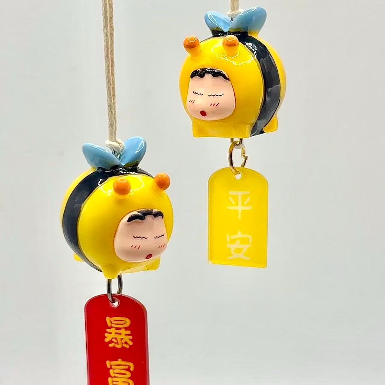 Car Accessories Kit - Figurina Cosplay di Crayon Shin-chan Bee,